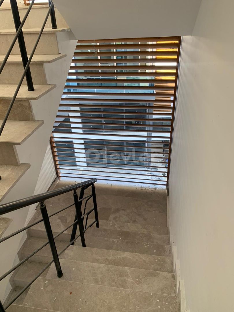 2+1 Luxus-Penthouse zum Verkauf in Alsancak