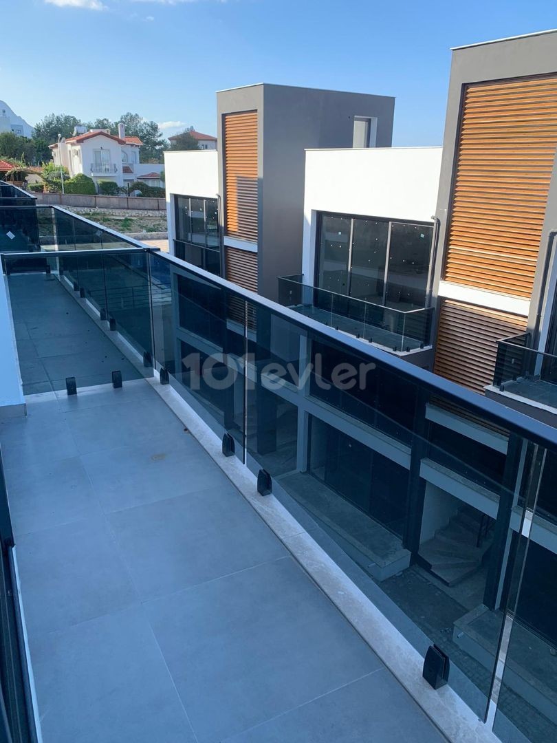 2+1 Luxus-Penthouse zum Verkauf in Alsancak