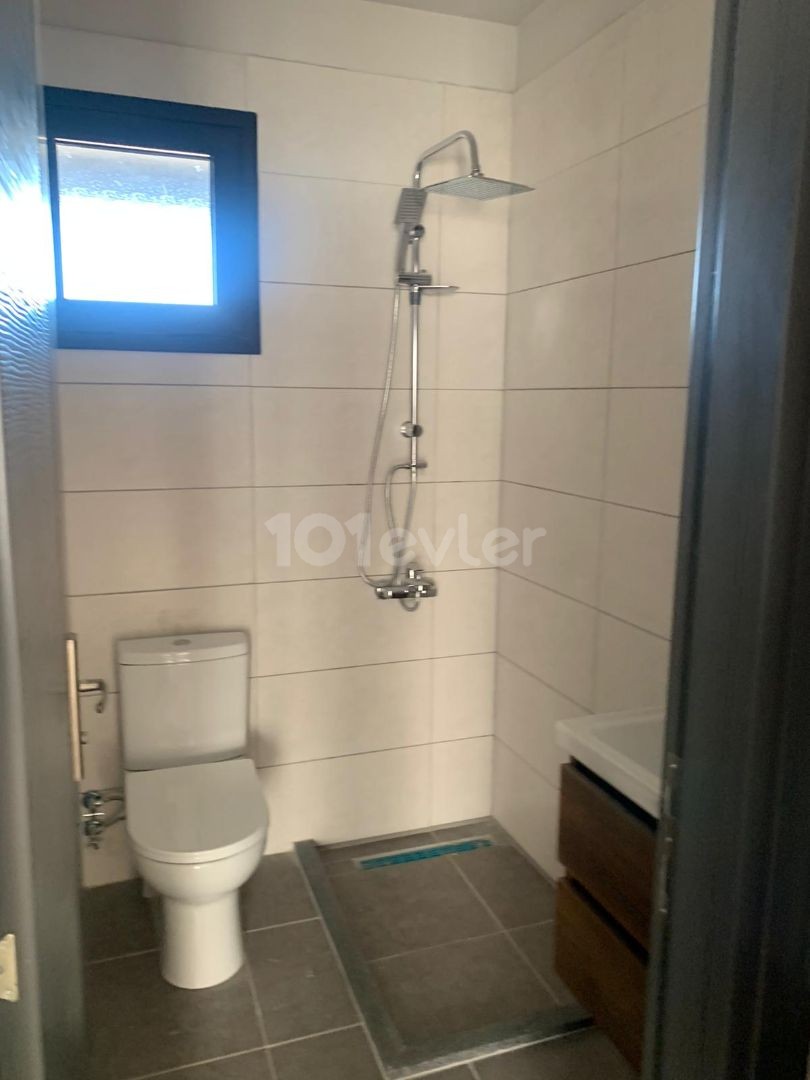 2+1 Wohnung mit privatem Pool zum Verkauf in Karşıyaka