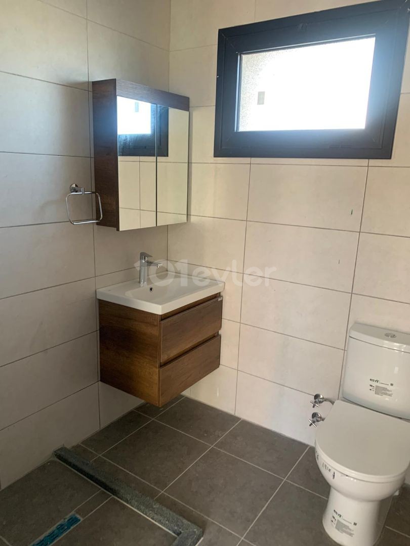 2+1 Wohnung mit privatem Pool zum Verkauf in Karşıyaka