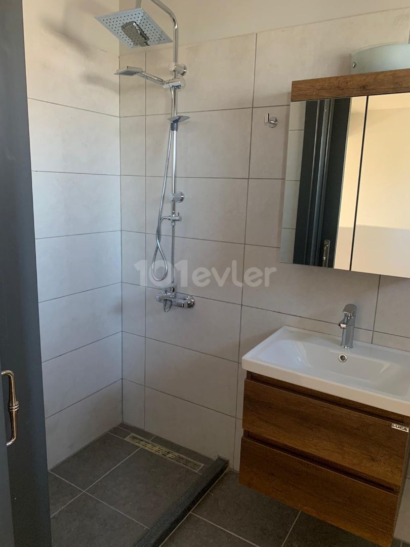 2+1 Wohnung mit privatem Pool zum Verkauf in Karşıyaka