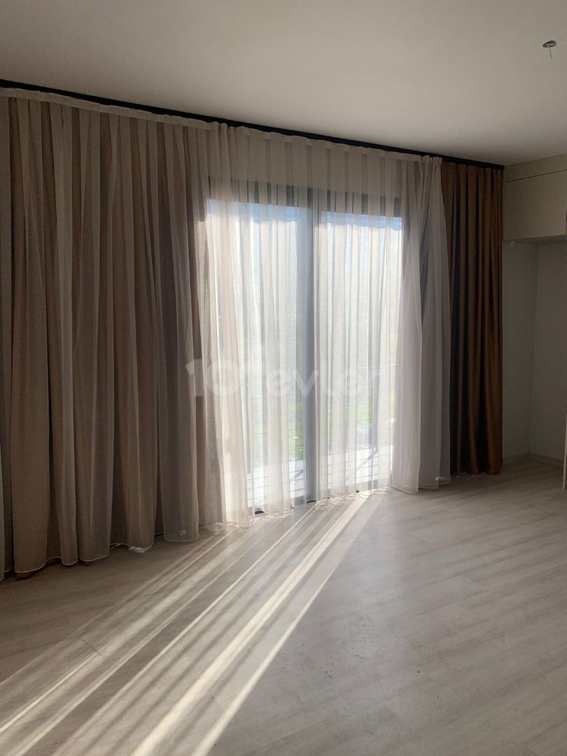 Karşıyaka’da satılık 1+1 daire penthouse