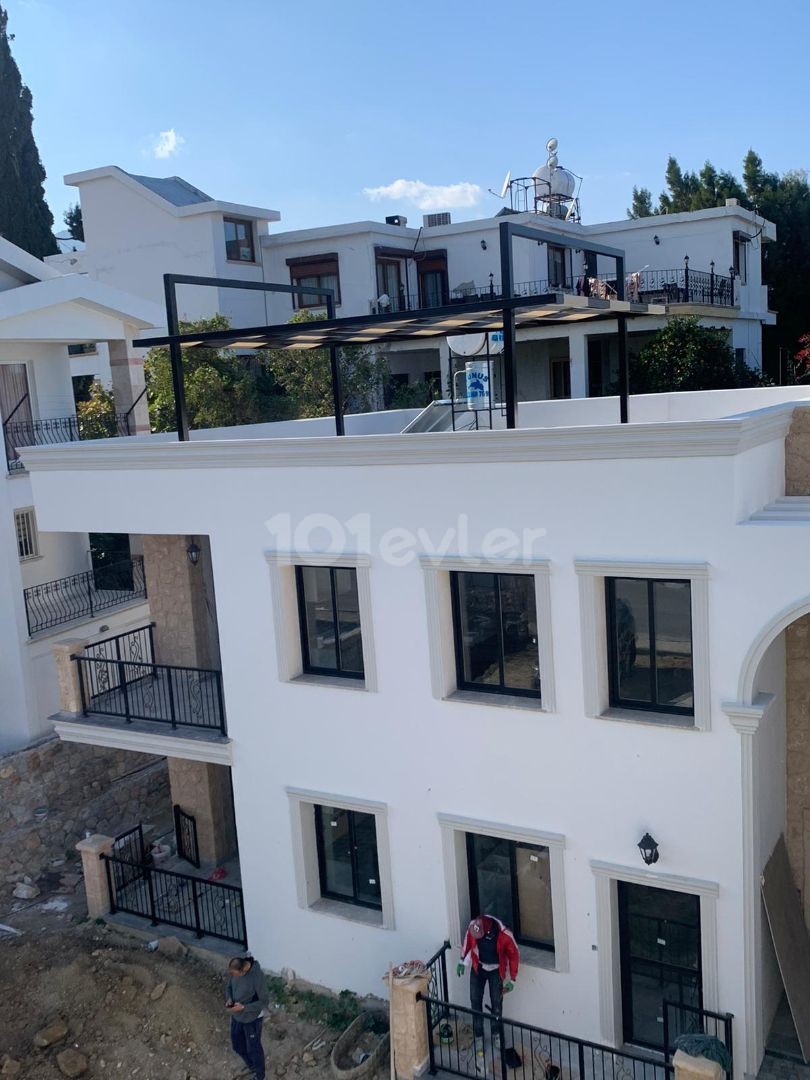 3+1 apartments for sale in Çatalköy, 1 floor with terrace , ground floor with private garden 