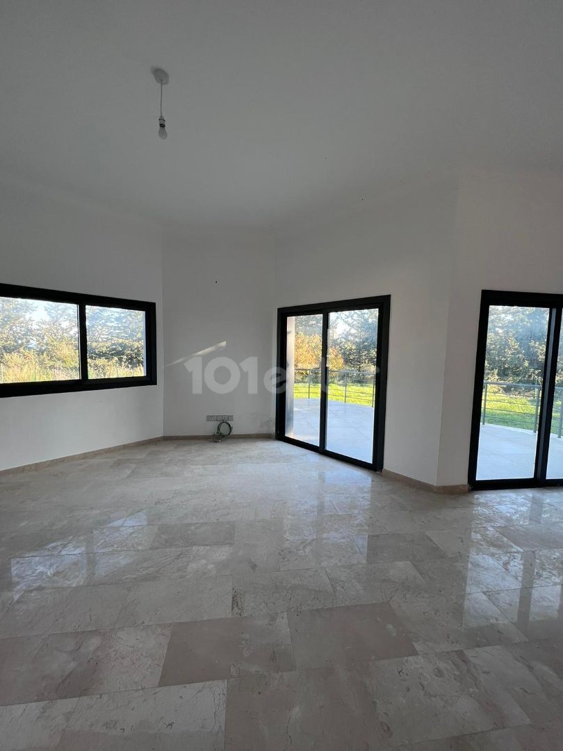 Spacious 4+1 villa for sale in Alsancak