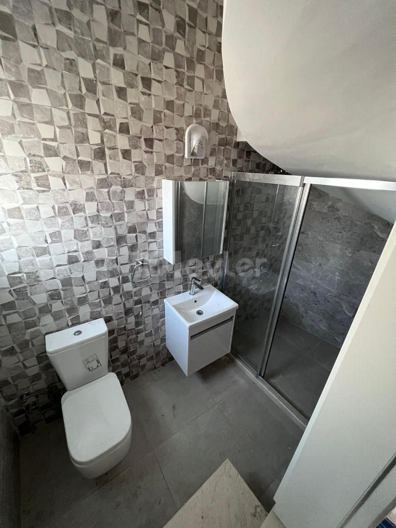  Alsancak'ta satılık geniş 4+1 villa