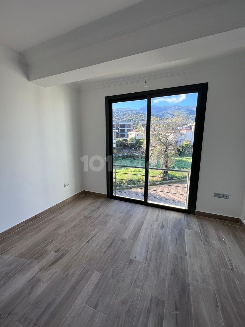  Alsancak'ta satılık geniş 4+1 villa