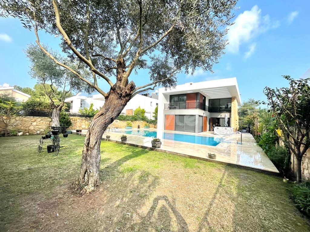 Luxury 4+1 villa with private pool for sale in Alsancak