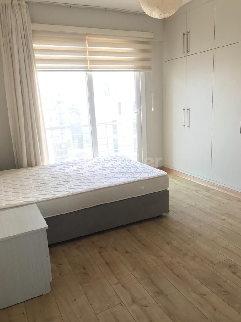 Girne merkezde satılık eşyalı 2+1 daire 