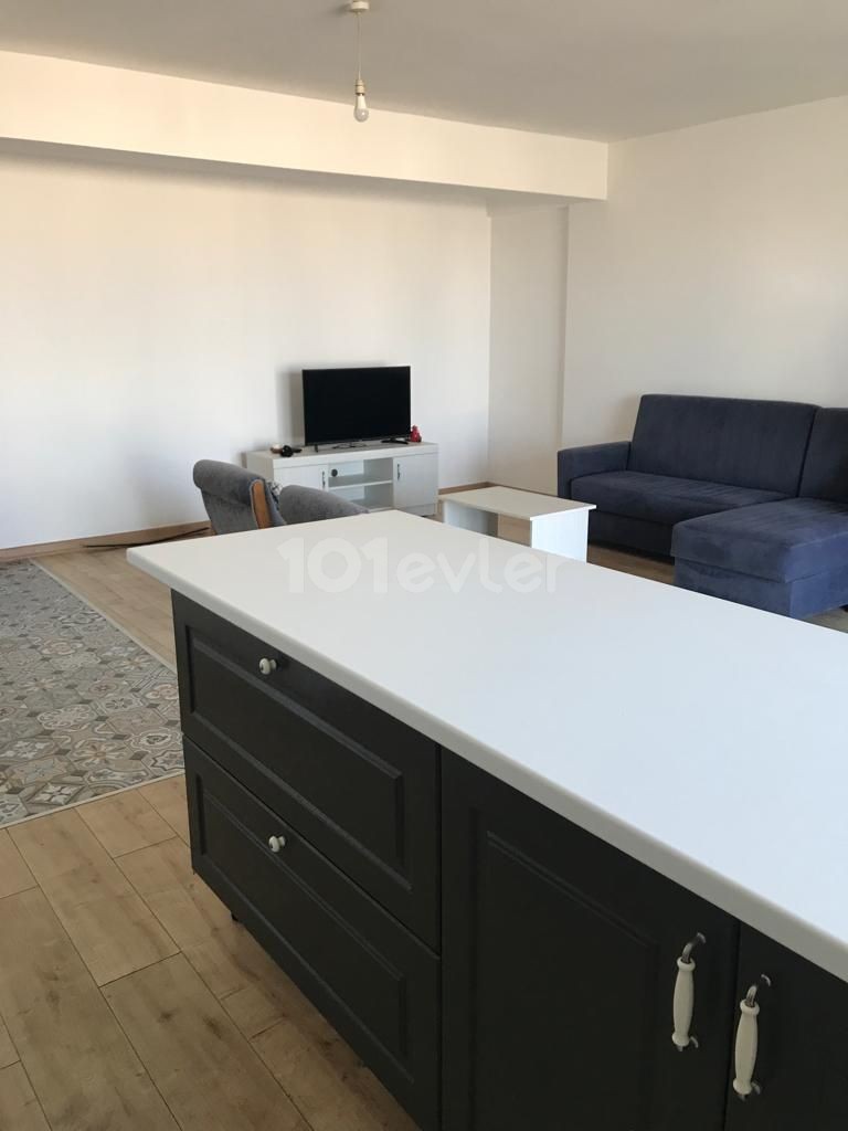 Girne merkezde satılık eşyalı 2+1 daire 