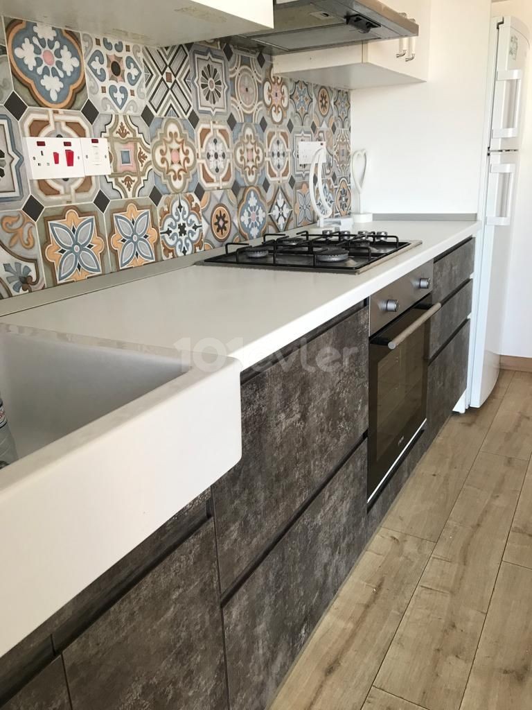 Girne merkezde satılık eşyalı 2+1 daire 