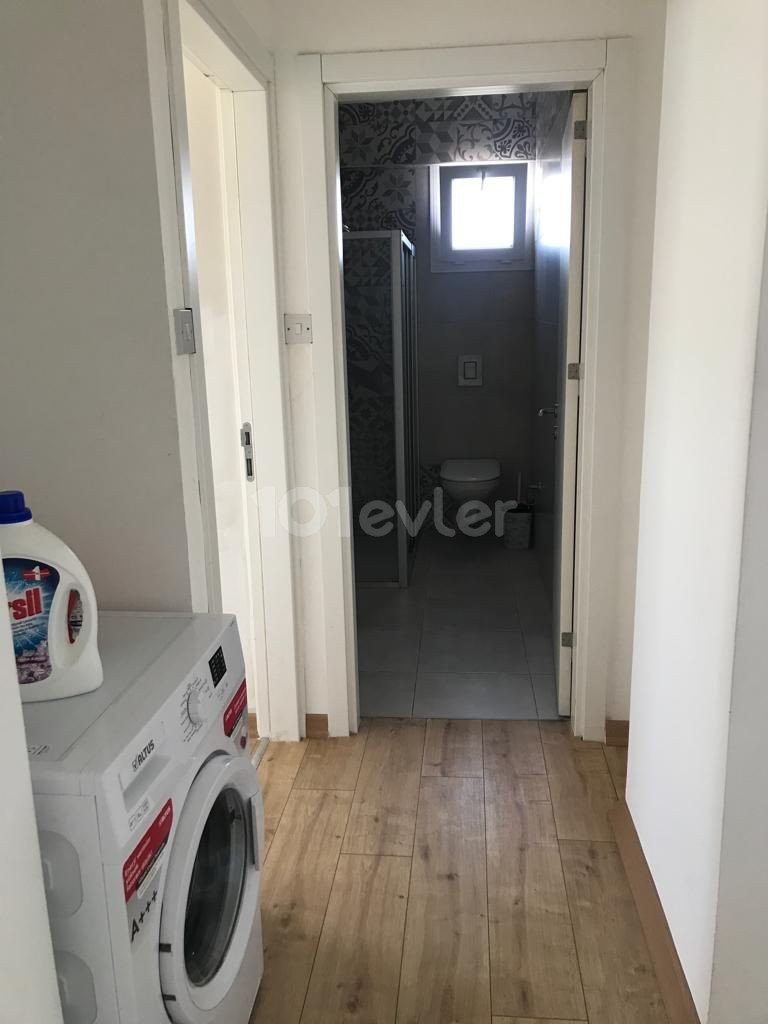 Girne merkezde satılık eşyalı 2+1 daire 