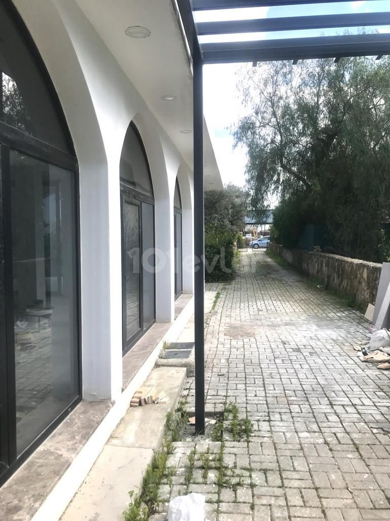 4+1 villa for sale in Kyrenia Karaoğlanlu