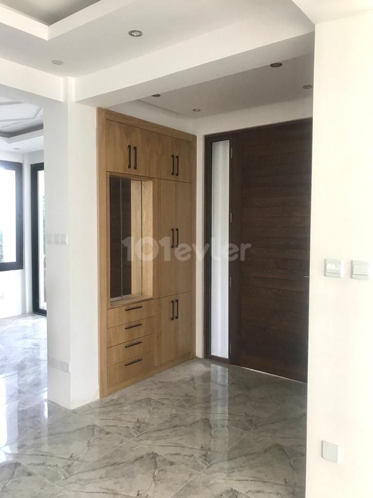 4+1 villa for sale in Kyrenia Karaoğlanlu