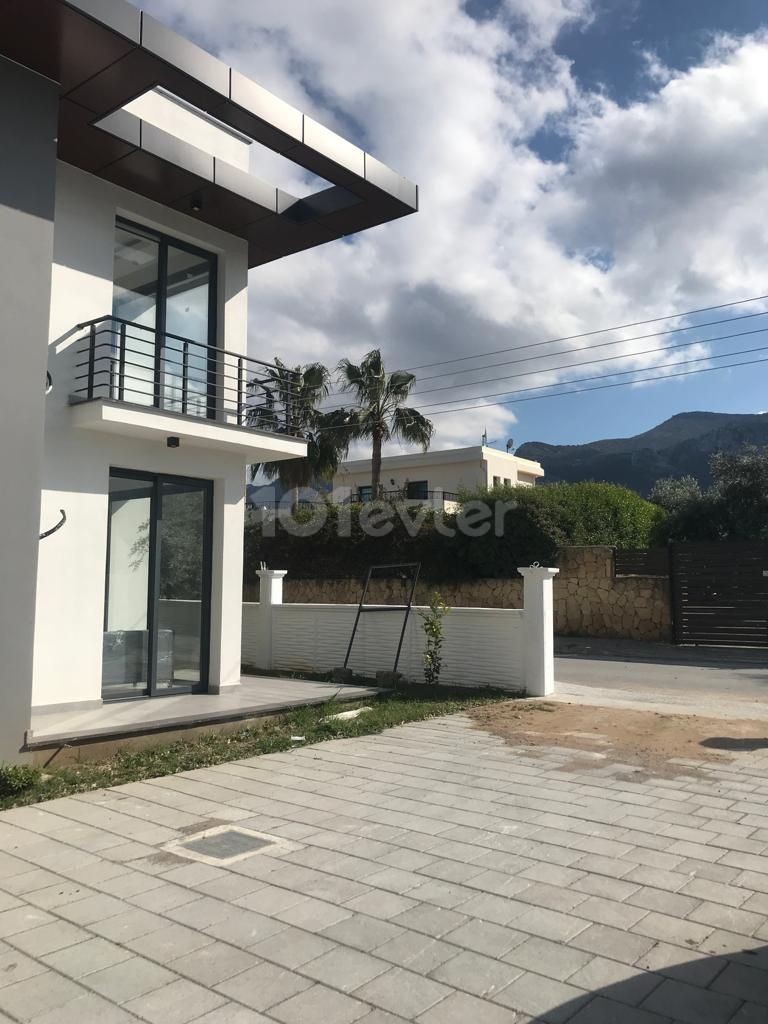 2+1 apartment for sale in Kyrenia Ozankoy