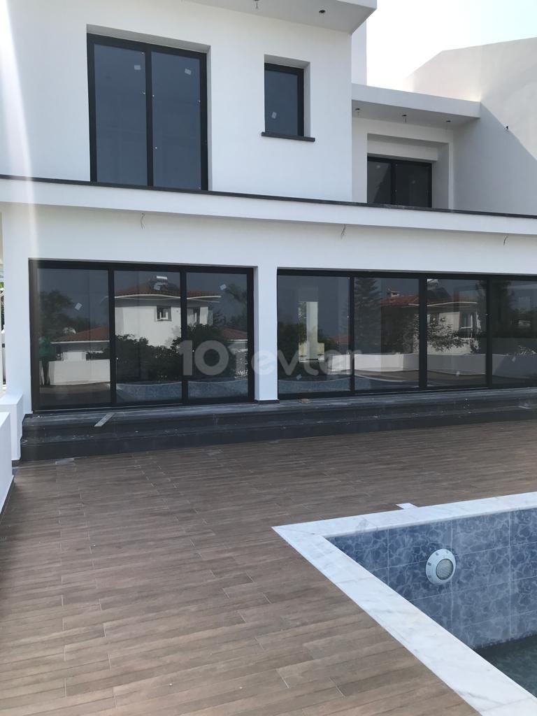 4+2 Duplex-Villa zu verkaufen in Alsancak