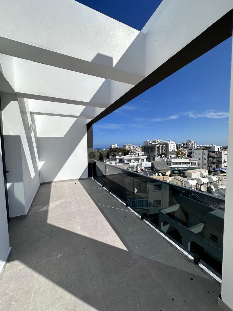  Zu verkaufen 2+1 Penthouse zu verkaufen in Kyrenia Centre, mit 360 unverbaubarem Meer- und Bergblick!!!