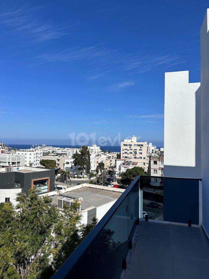  Zu verkaufen 2+1 Penthouse zu verkaufen in Kyrenia Centre, mit 360 unverbaubarem Meer- und Bergblick!!!