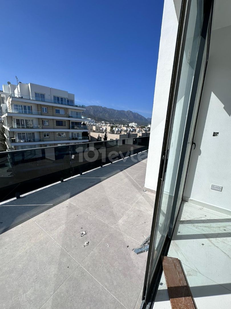  Zu verkaufen 2+1 Penthouse zu verkaufen in Kyrenia Centre, mit 360 unverbaubarem Meer- und Bergblick!!!