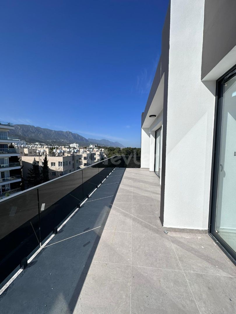  Zu verkaufen 2+1 Penthouse zu verkaufen in Kyrenia Centre, mit 360 unverbaubarem Meer- und Bergblick!!!