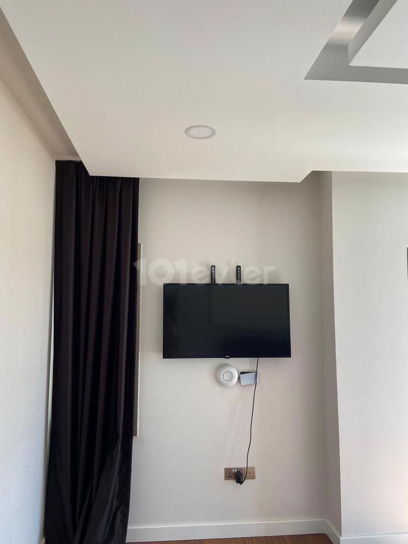 Çatalköy'de kiralık denize sıfır havuzlu 3+1 villa