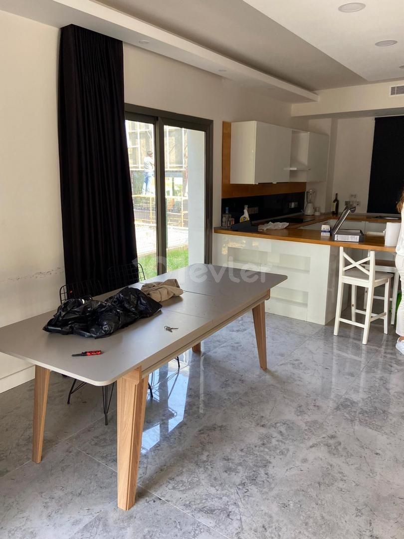 Çatalköy'de kiralık denize sıfır havuzlu 3+1 villa