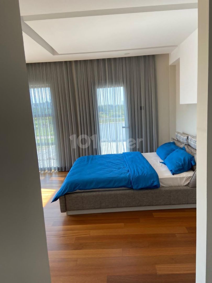 Çatalköy'de denize sıfır havuzlu kiralık 3+1 villa