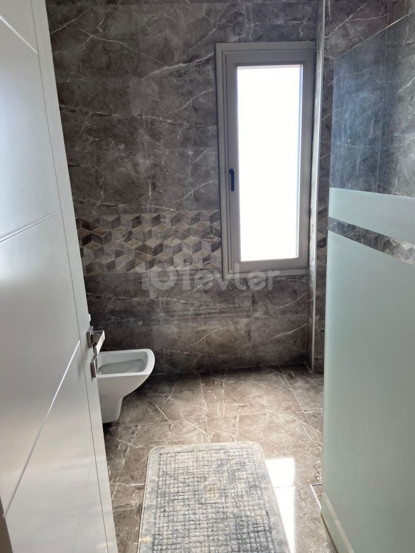 Çatalköy'de denize sıfır havuzlu kiralık 3+1 villa