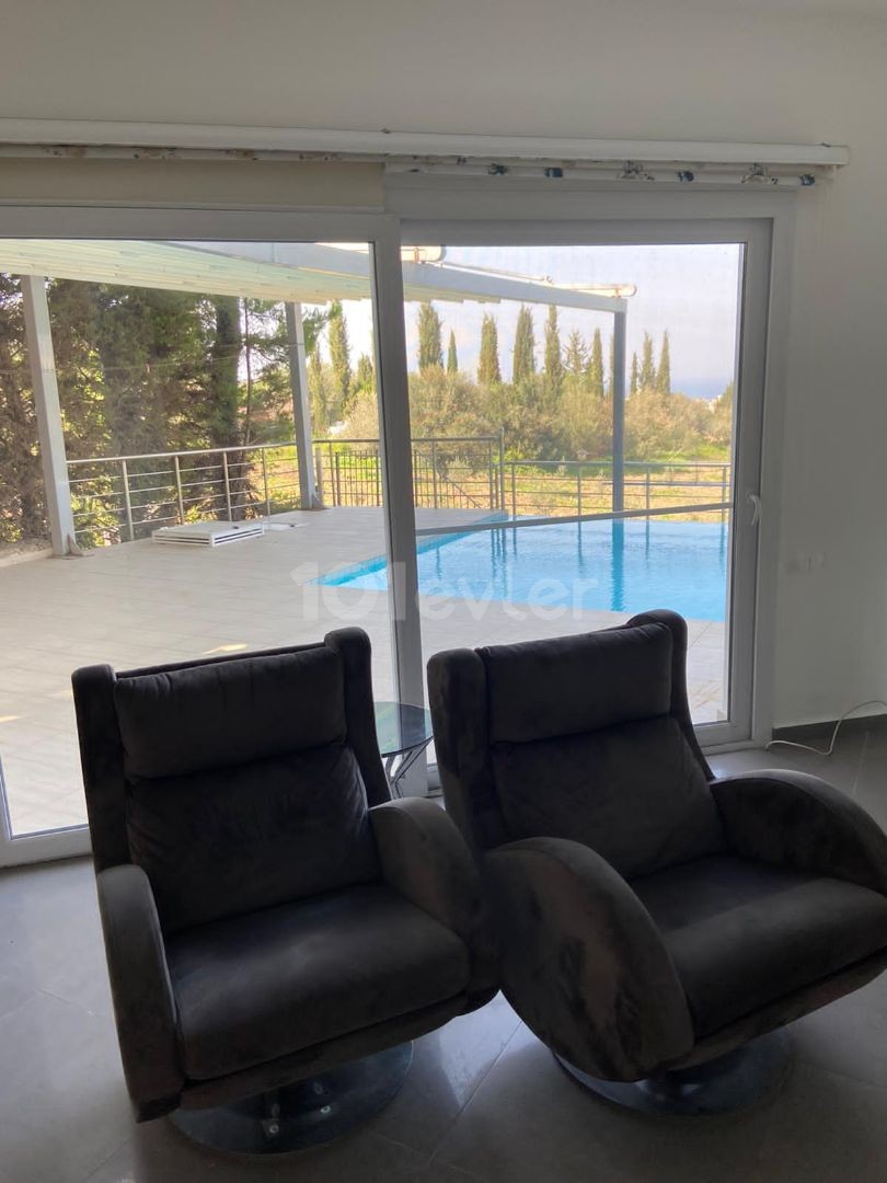 3+1 Luxusvilla zur Miete in Özanköy mit Pool und Meerblick