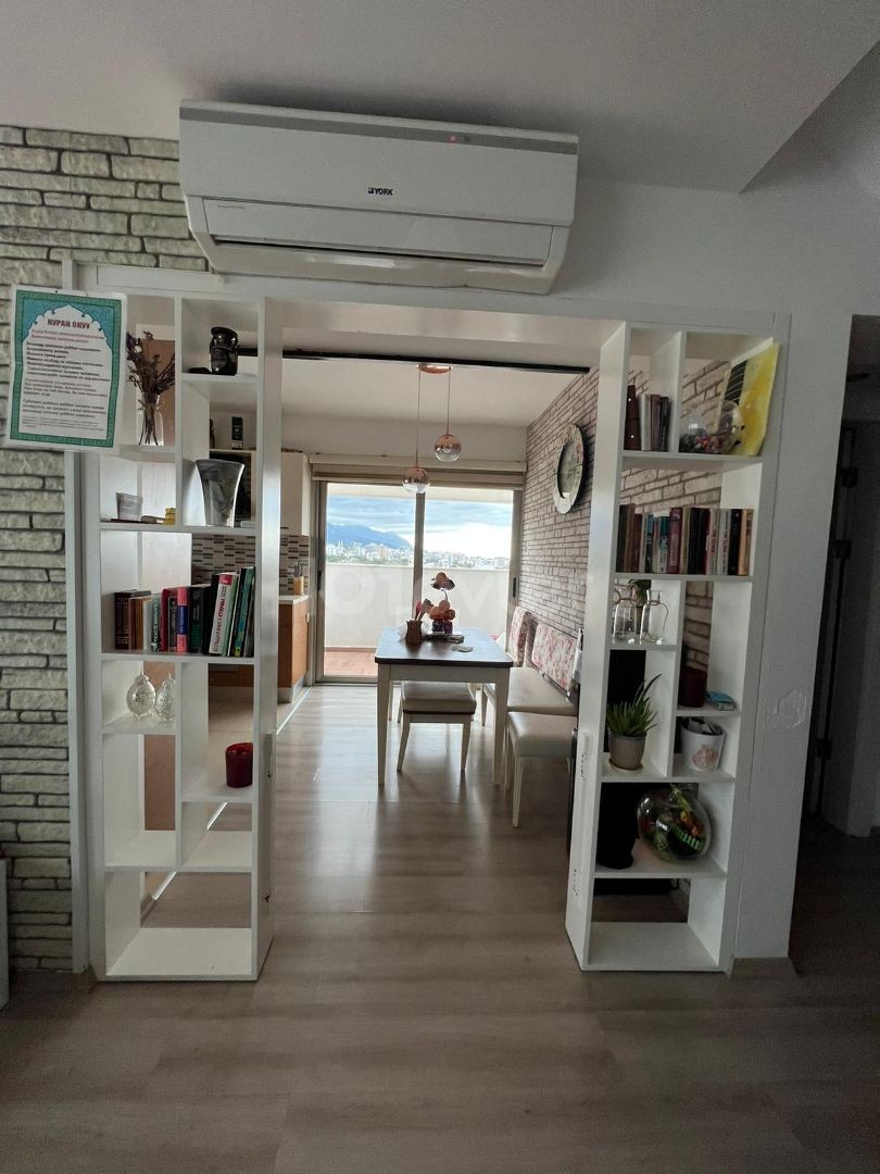  Girne Merkezde Satılık 2+1 dubleks daire,Kapanmaz Dağ Manzaralı