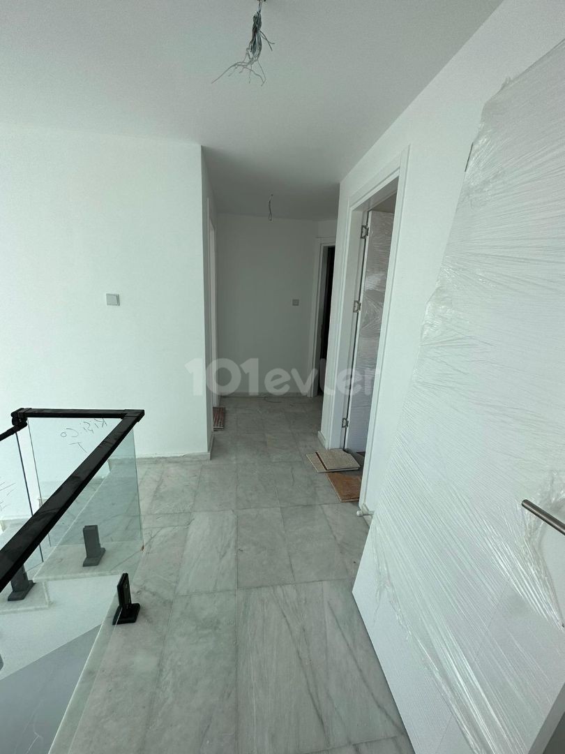 Boğazda satılık lüks,modern 3+1 villa,Çok Uygun Fiyat ,Türk koçan