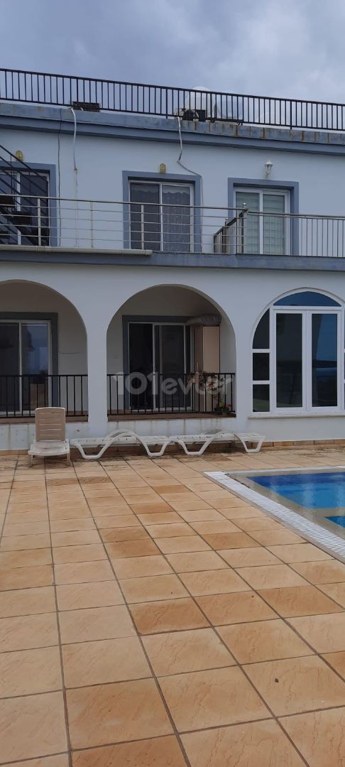 Girne Çatalköy'de satılık ikiz villa