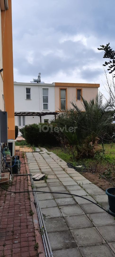 Girne Çatalköy'de satılık ikiz villa