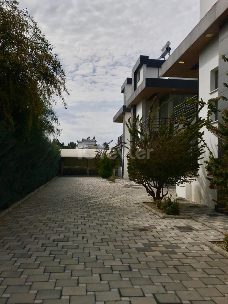 Kyrenia Alsancak (Merit Bereich) 3+1 neue Villa zu verkaufen