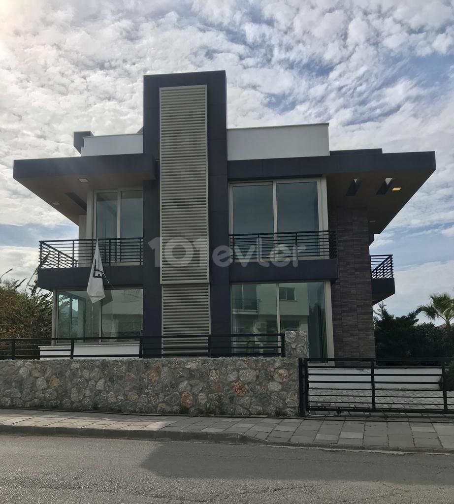 Kyrenia Alsancak (Merit Bereich) 3+1 neue Villa zu verkaufen