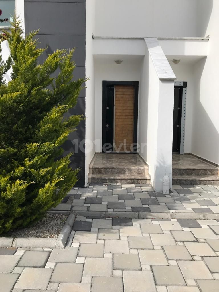 Kyrenia Alsancak (Merit Bereich) 3+1 neue Villa zu verkaufen