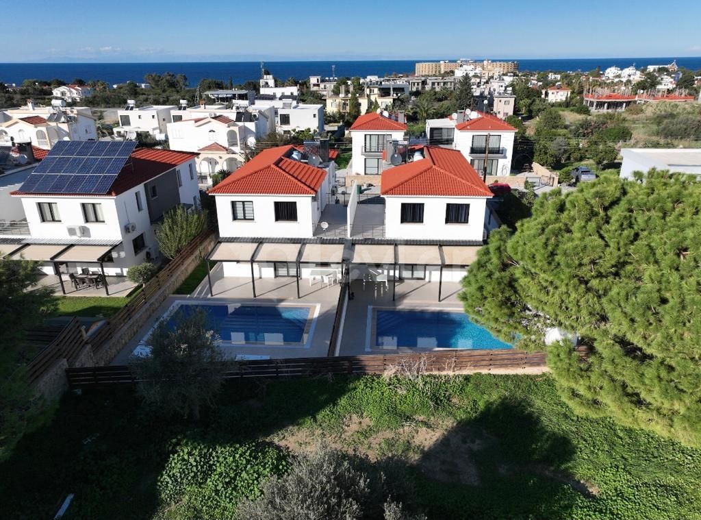 4+1 villa for sale with private pool and garden In Kyrenia , Edremit