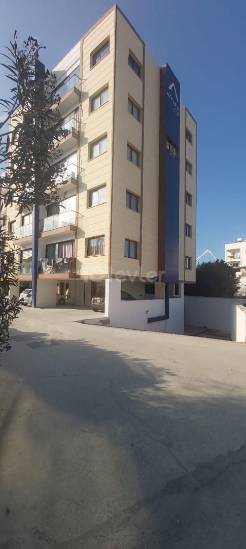 1+1 apartment for sale in Kyrenia Center, Commercial permit