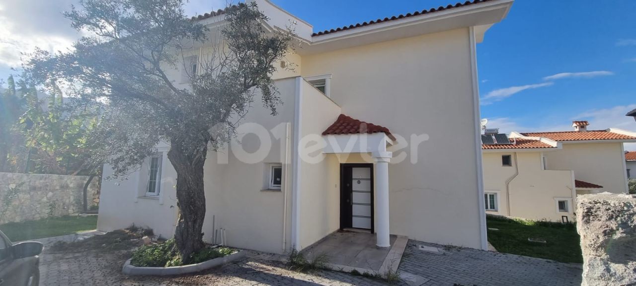 Girne Alsancak'ta satılık 3+1 villa