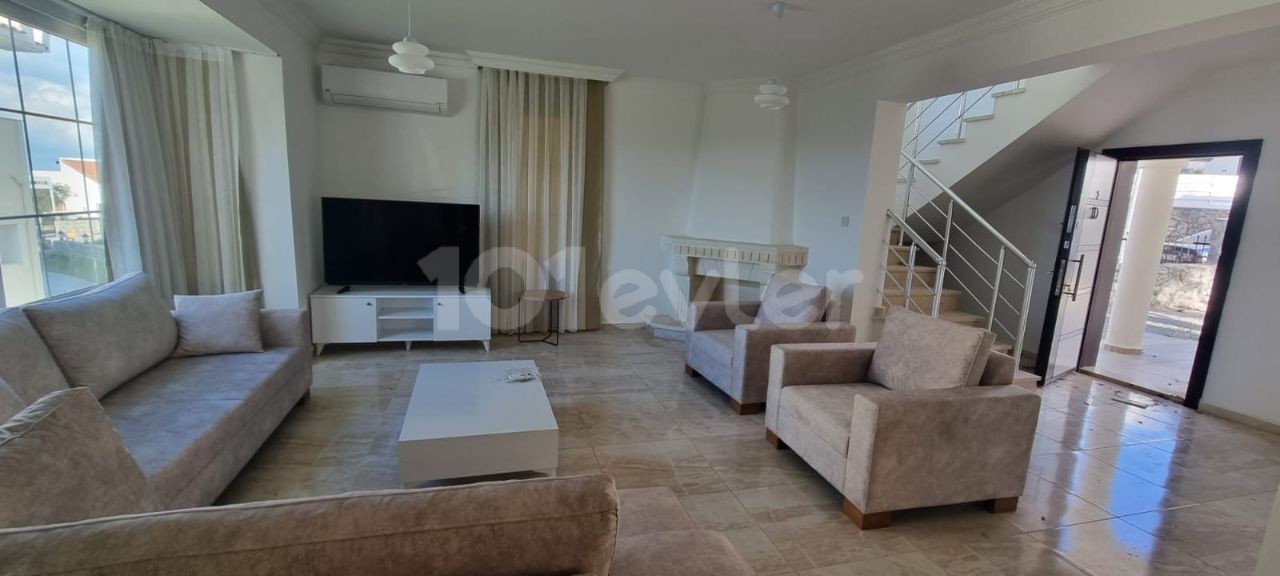 Girne Alsancak'ta satılık 3+1 villa