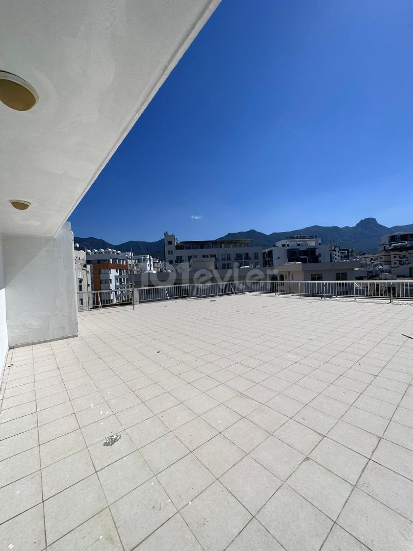 2+1 Penthouse-Wohnung zur Miete in Kyrenia Zentrum