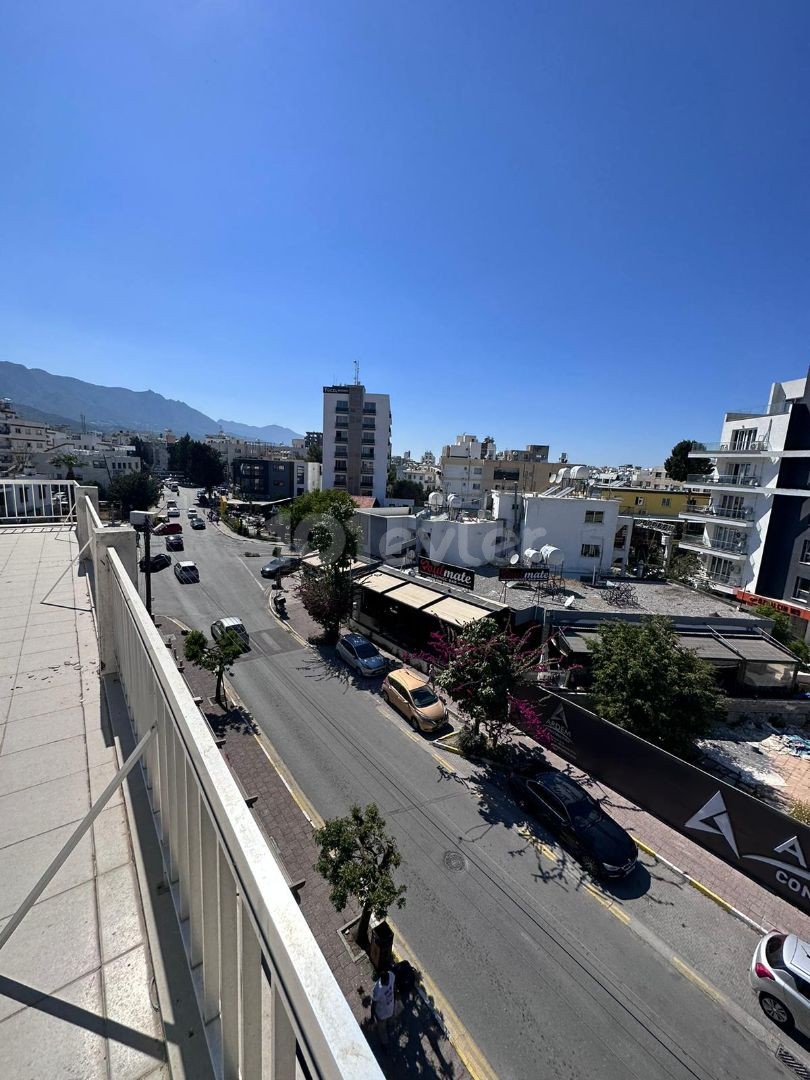 2+1 Penthouse-Wohnung zur Miete in Kyrenia Zentrum