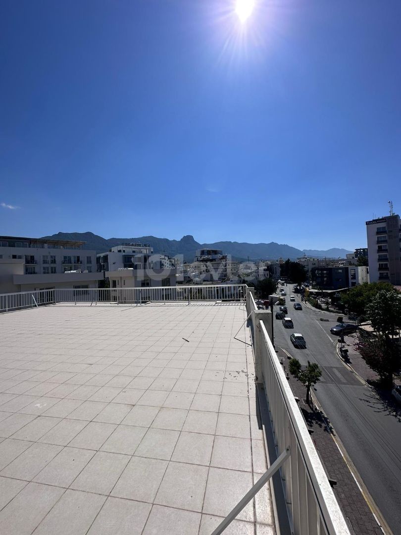 2+1 Penthouse-Wohnung zur Miete in Kyrenia Zentrum