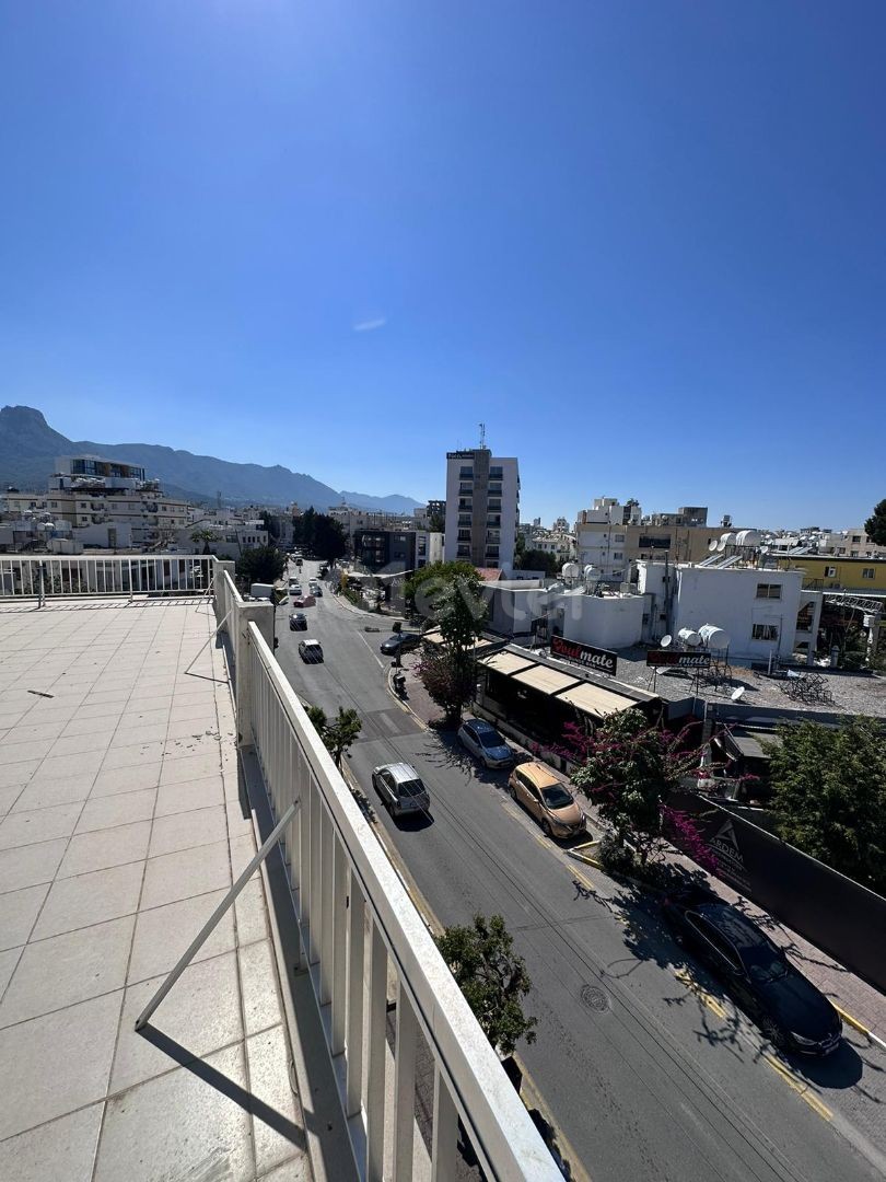 2+1 Penthouse-Wohnung zur Miete in Kyrenia Zentrum