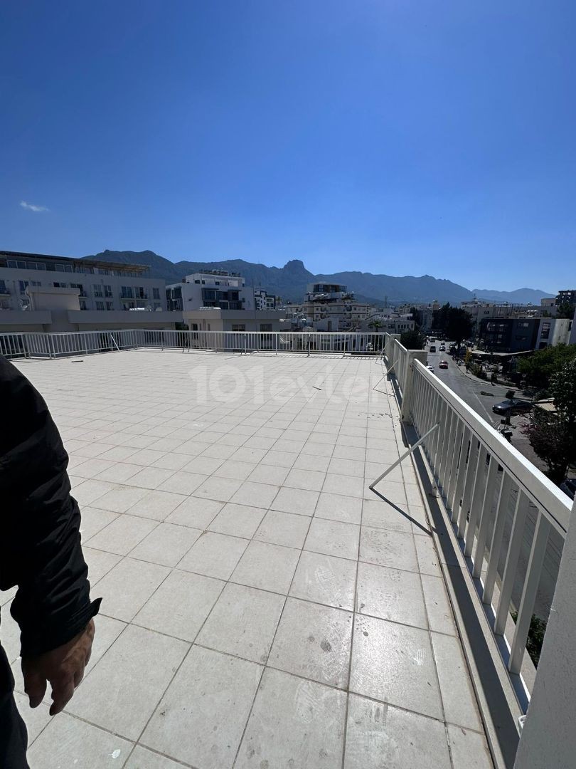 2+1 penthouse for rent in the center of Kyrenia