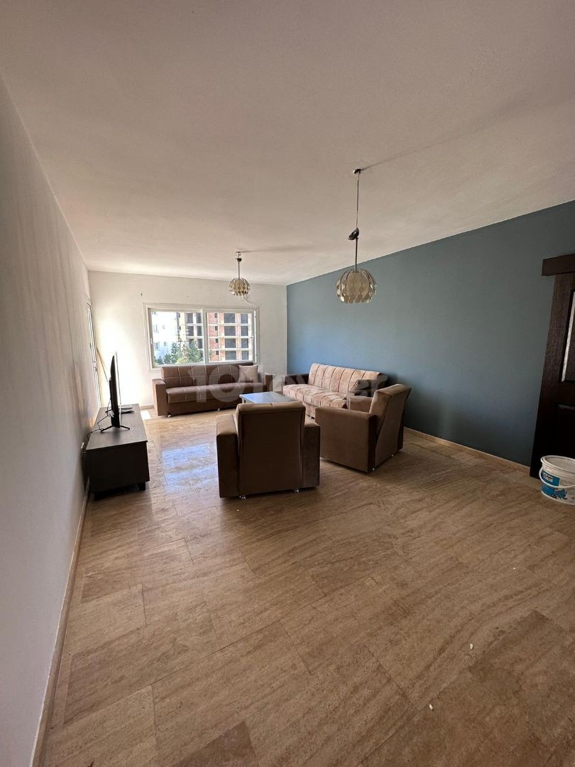 2+1 Penthouse-Wohnung zur Miete in Kyrenia Zentrum