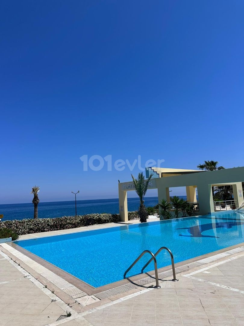 Zu verkaufen 3+1 Penthouse in Kyrenia Zentrum, herrlicher Meerblick, Meeresfront