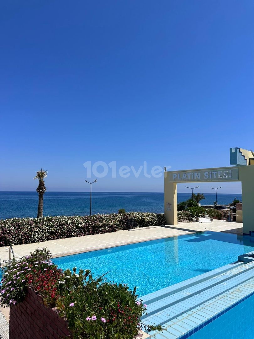 Zu verkaufen 3+1 Penthouse in Kyrenia Zentrum, herrlicher Meerblick, Meeresfront