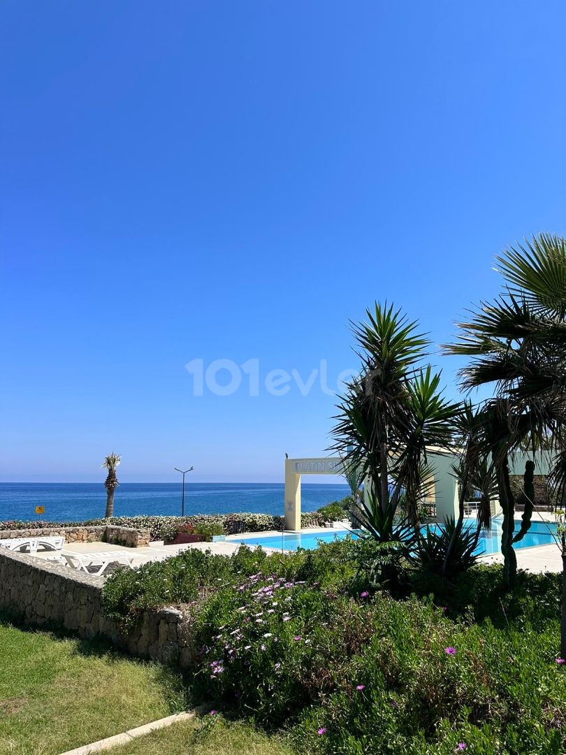 Zu verkaufen 3+1 Penthouse in Kyrenia Zentrum, herrlicher Meerblick, Meeresfront