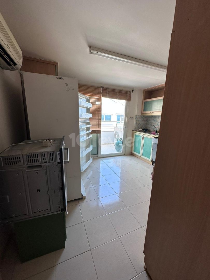 Girne Merkezde Satılık 3+1 penthouse,Muhteşem Deniz manzaralı , Denize sifir