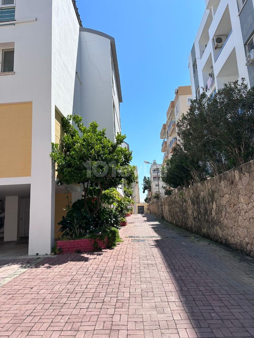 Zu verkaufen 3+1 Penthouse in Kyrenia Zentrum, herrlicher Meerblick, Meeresfront